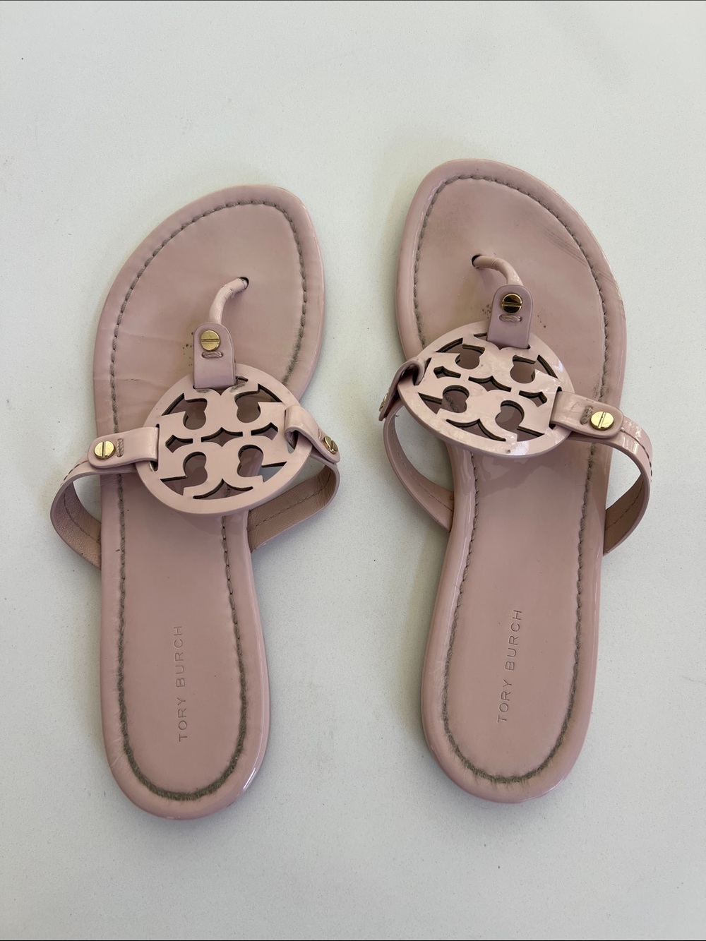 Tory Burch sea shell light pink miller patent leather flip flops sandals 8 - Picture 6 of 12
